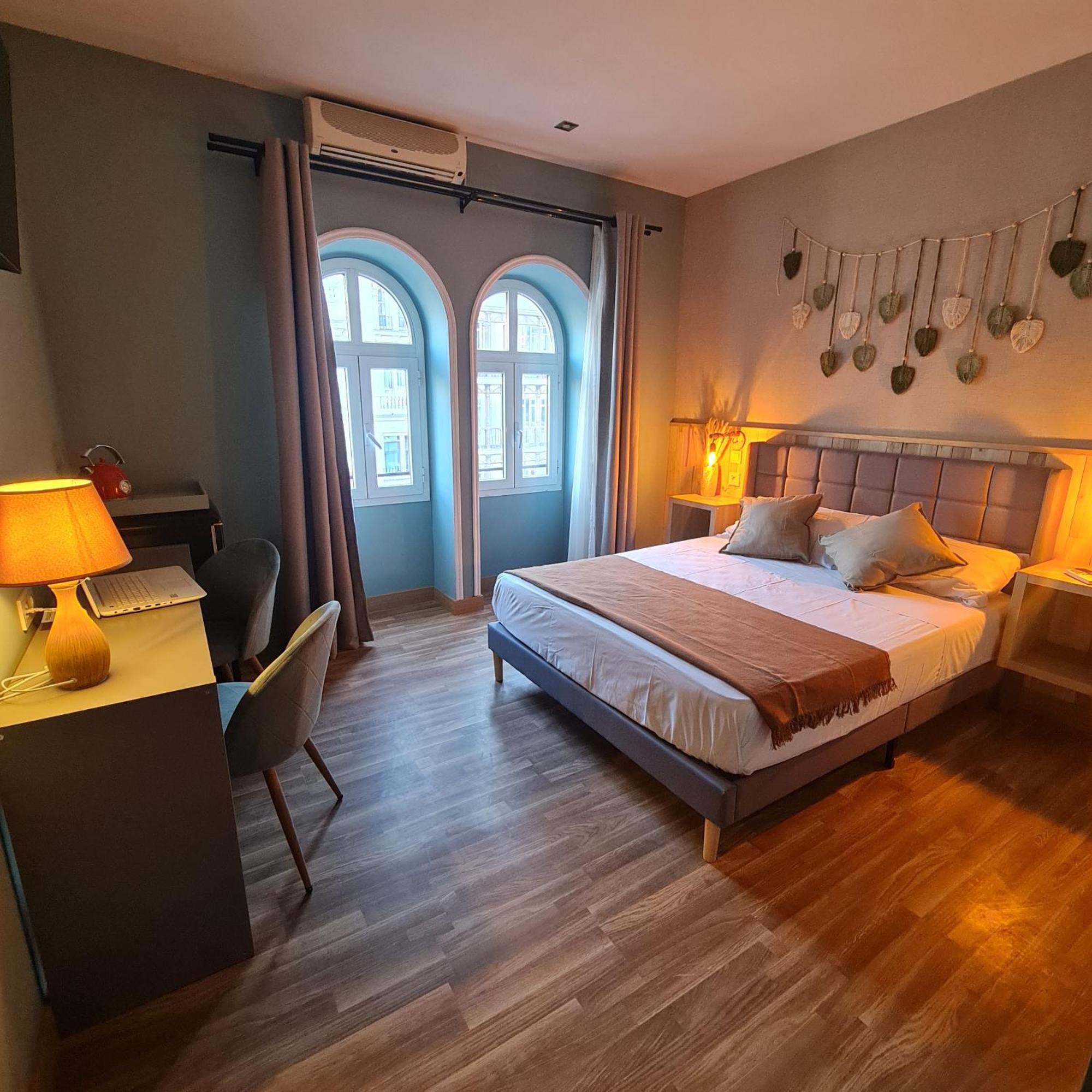 Luxury Green Hostal Madrid Gran Via Buitenkant foto