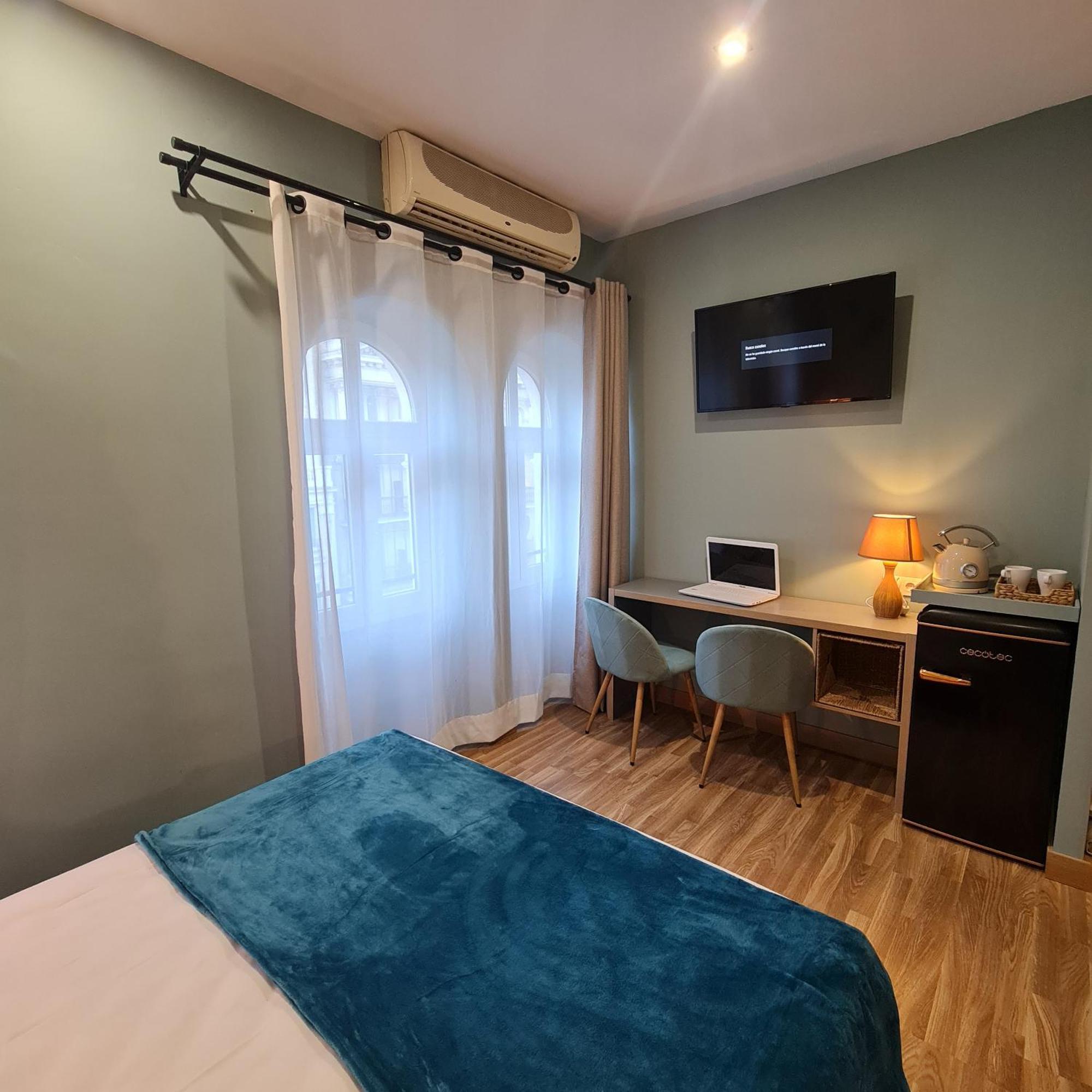 Luxury Green Hostal Madrid Gran Via Buitenkant foto