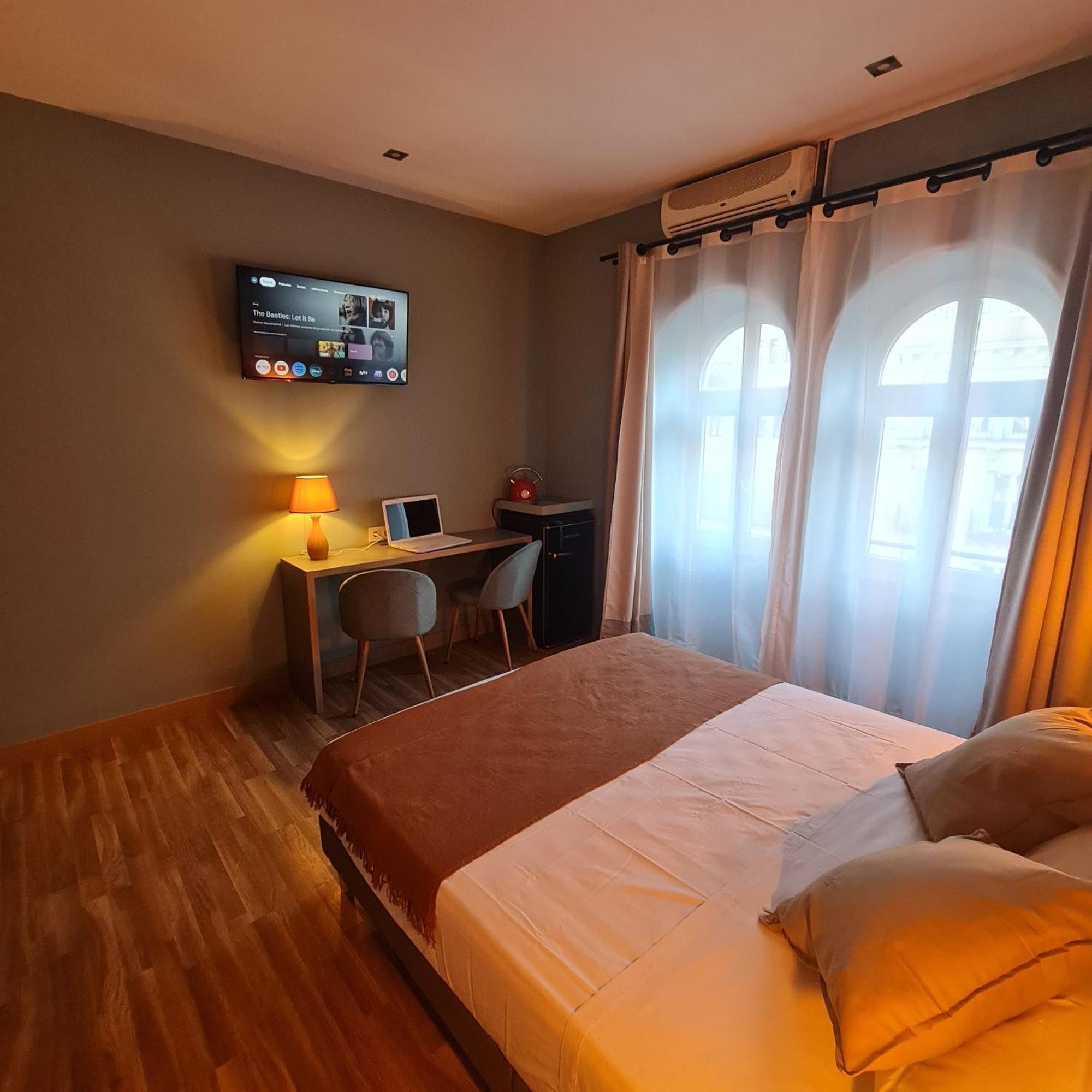 Luxury Green Hostal Madrid Gran Via Buitenkant foto