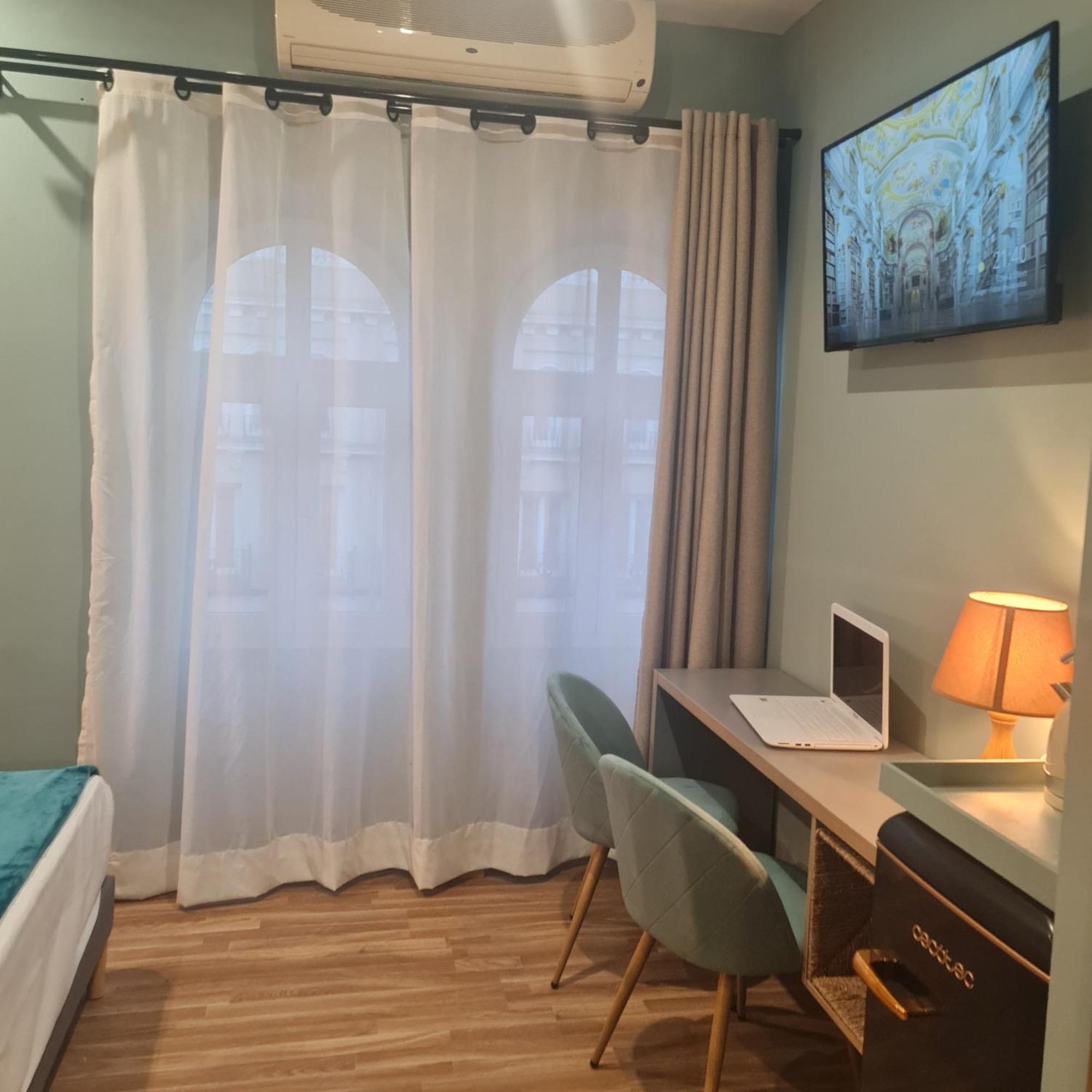 Luxury Green Hostal Madrid Gran Via Buitenkant foto