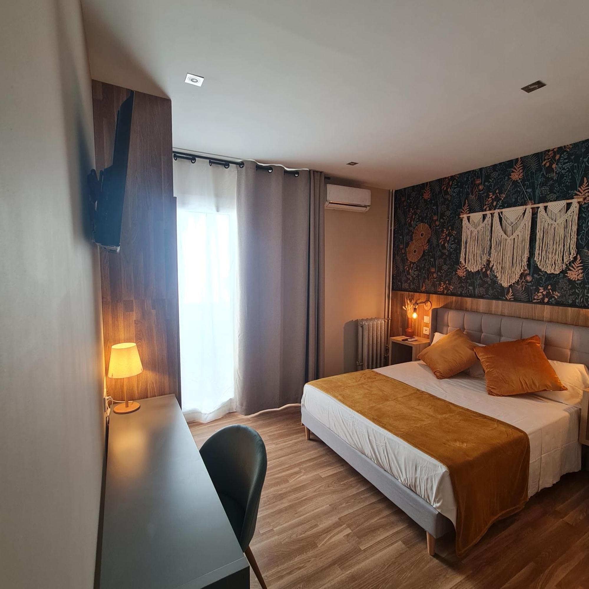 Luxury Green Hostal Madrid Gran Via Buitenkant foto