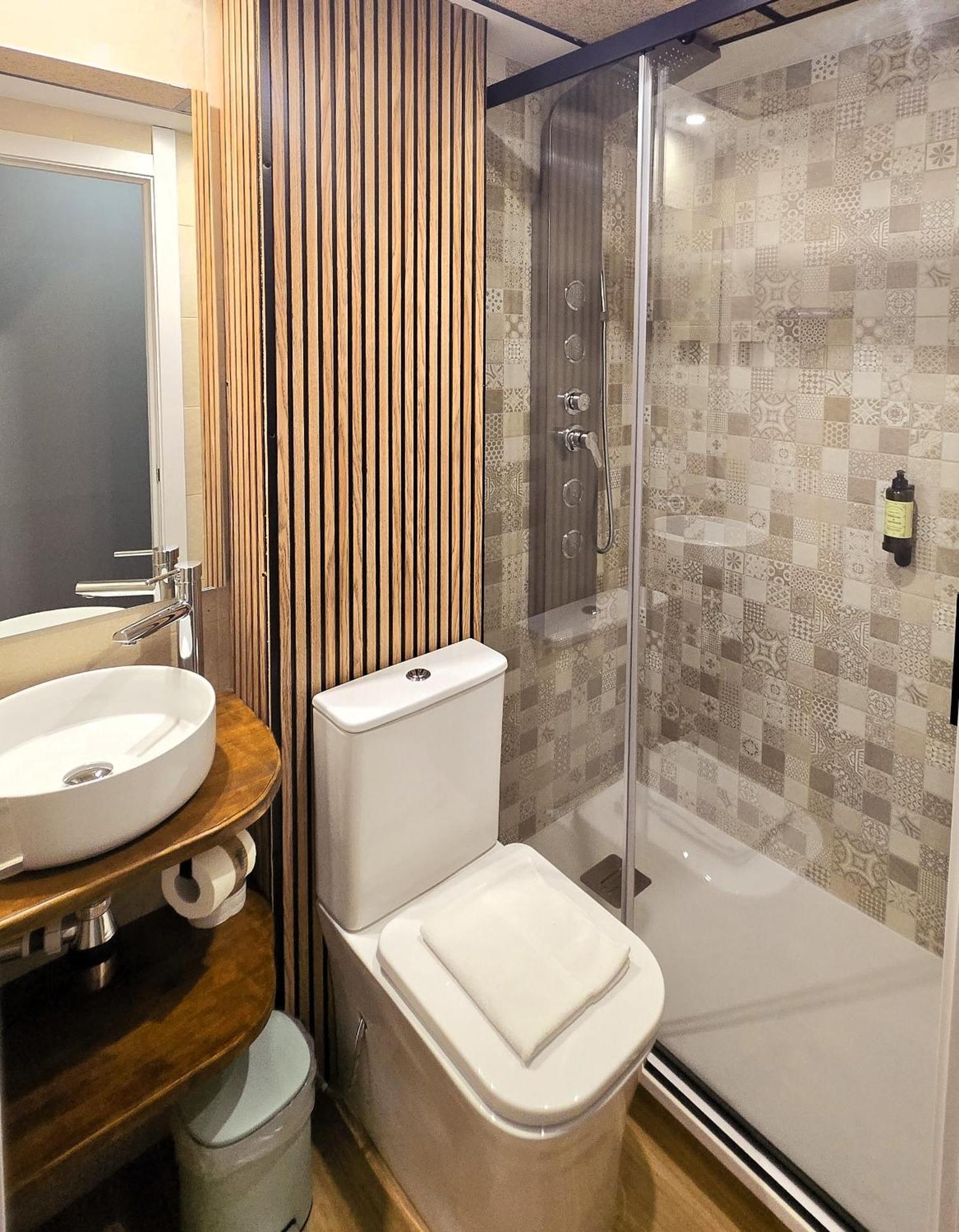 Luxury Green Hostal Madrid Gran Via Buitenkant foto